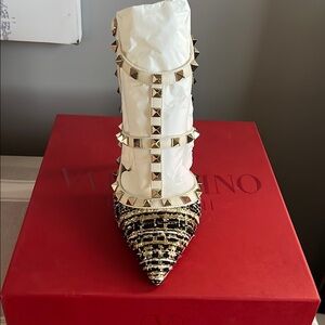 Valentino Garavani Rock Stud Limited Edition Tweed Pump *Holiday Ready 🎁*